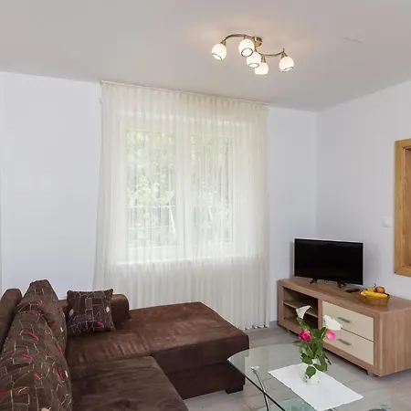 Celenca - Two Bedroom With Terrace And Pool View - A1 Apartamento *