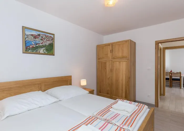 Celenca - Two Bedroom With Terrace And Pool View - A1 Apartamento *