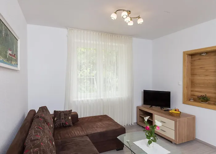Celenca - Two Bedroom With Terrace And Pool View - A1 Apartamento *