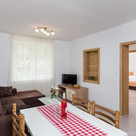 Celenca - Two Bedroom With Terrace And Pool View - A1 Apartment