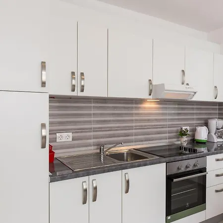 アパート Celenca - Two Bedroom With Terrace And Pool View - A1
