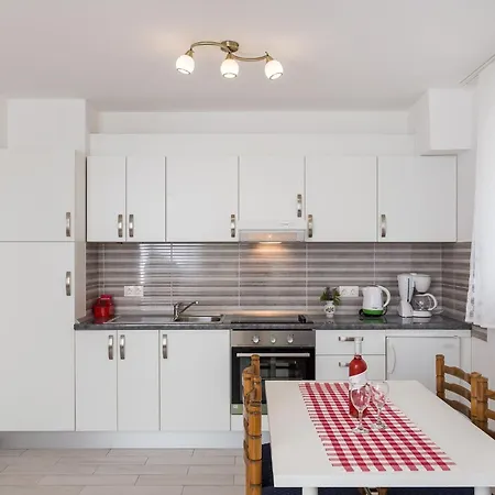 Appartement Celenca - Two Bedroom With Terrace And Pool View - A1 *