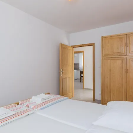 Appartement Celenca - Two Bedroom With Terrace And Pool View - A1