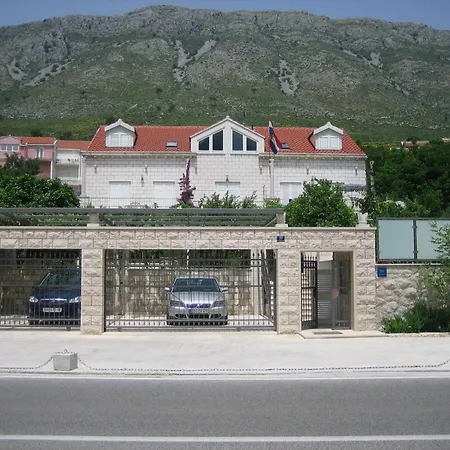 Celenca - Two Bedroom With Terrace And Pool View - A1