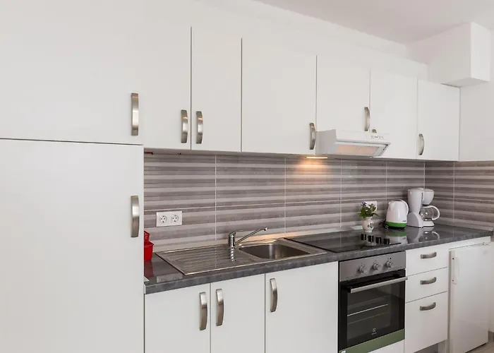 Appartement Celenca - Two Bedroom With Terrace And Pool View - A1